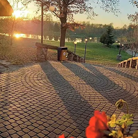 Tawerna-stawiska * Garbatka-Letnisko